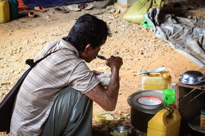 ပၢင်သဝ်းၵူၼ်းပၢႆႈၽေးသိုၵ်းတီႈမိူင်းၵိုင်