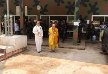 ၶူးဝႃးဝုၼ်းၸုမ်ႉ ယေႃးမုၼ် ထိုင်လွႆတႆးလႅင်း