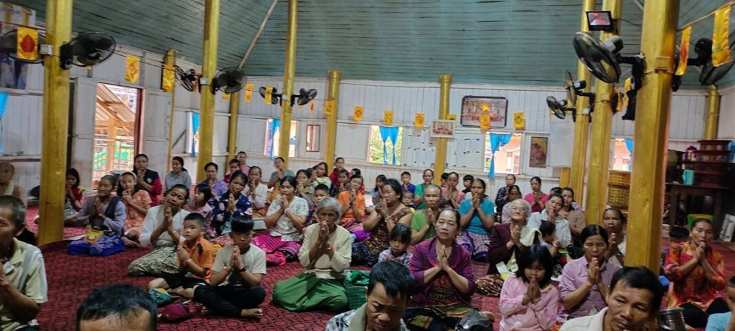 ၵူၼ်းပၢႆႈၽေး တီႈဝတ်ႉႁူဝ်မိူင်း