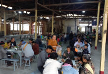 ၵူၼ်းပၢႆႈၽေးသိုၵ်း တီႈဝဵင်းမူႇၸေႊ