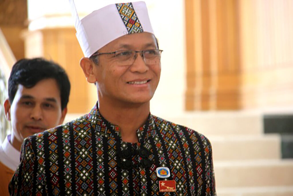 ၵႅမ်ၸွမ်ၸိုင်ႈ ဢူးႁိၼ်ႇၼရီႇ ပၼ်ႇထိဝ်း