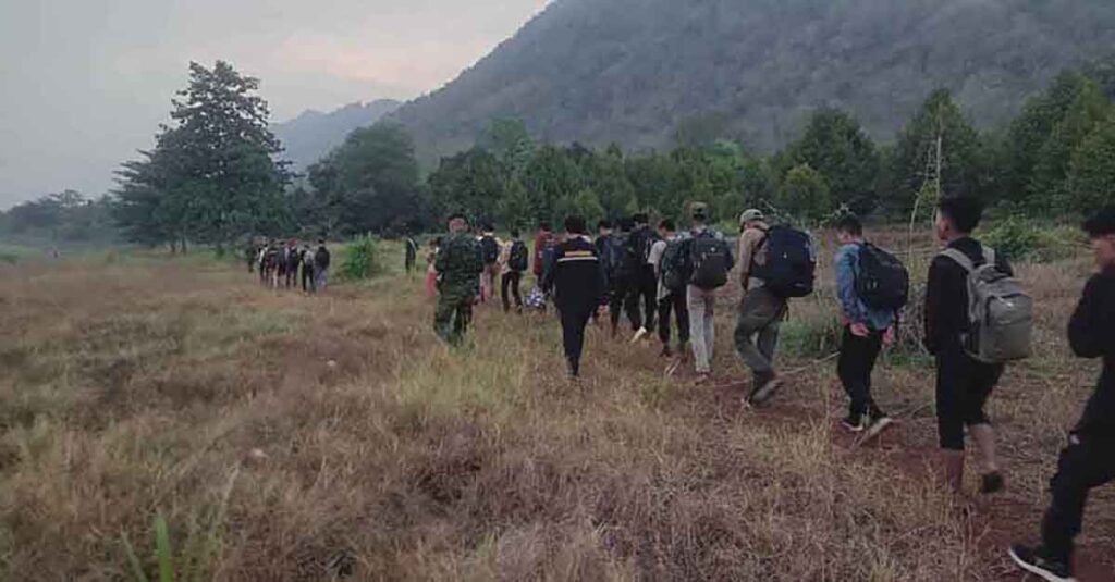 ပလိၵ်ႈထႆး တီႉလႆႈၵူၼ်းမိူင်းမၢၼ်ႈ