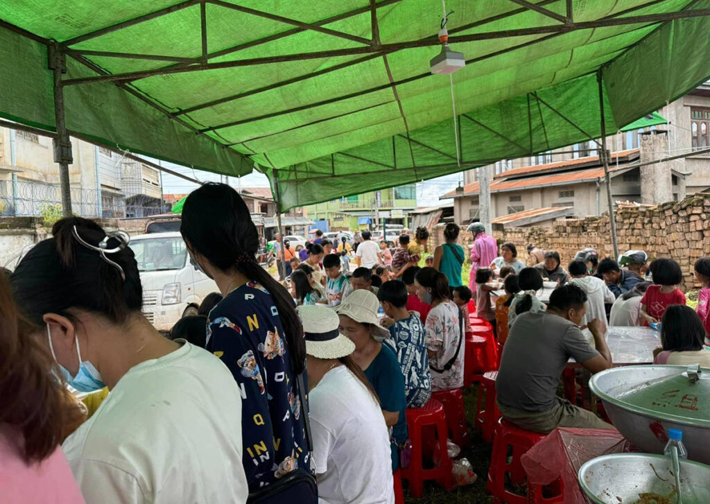 ၵူၼ်းပၢႆႈၽေးသိုၵ်း