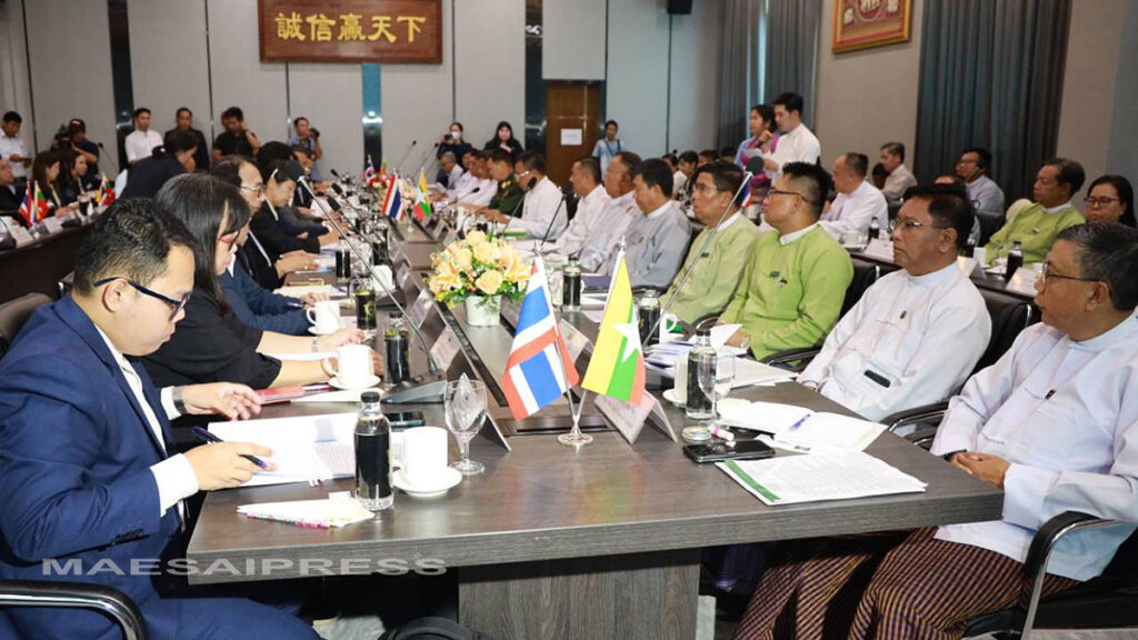 ထႆး-မၢၼ်ႈ ႁူပ်ႉၵၼ်