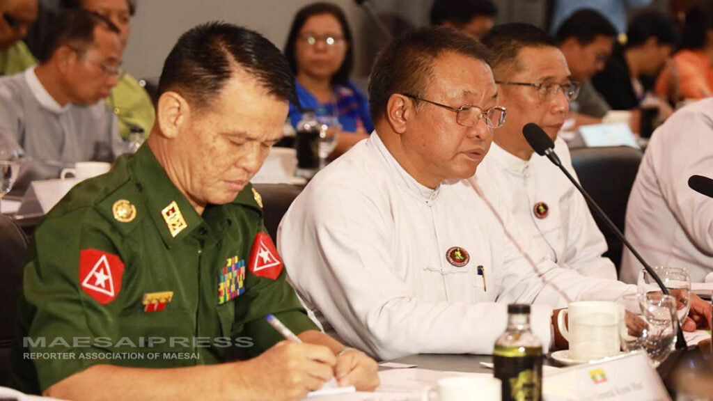 ထႆး-မၢၼ်ႈ ႁူပ်ႉၵၼ်