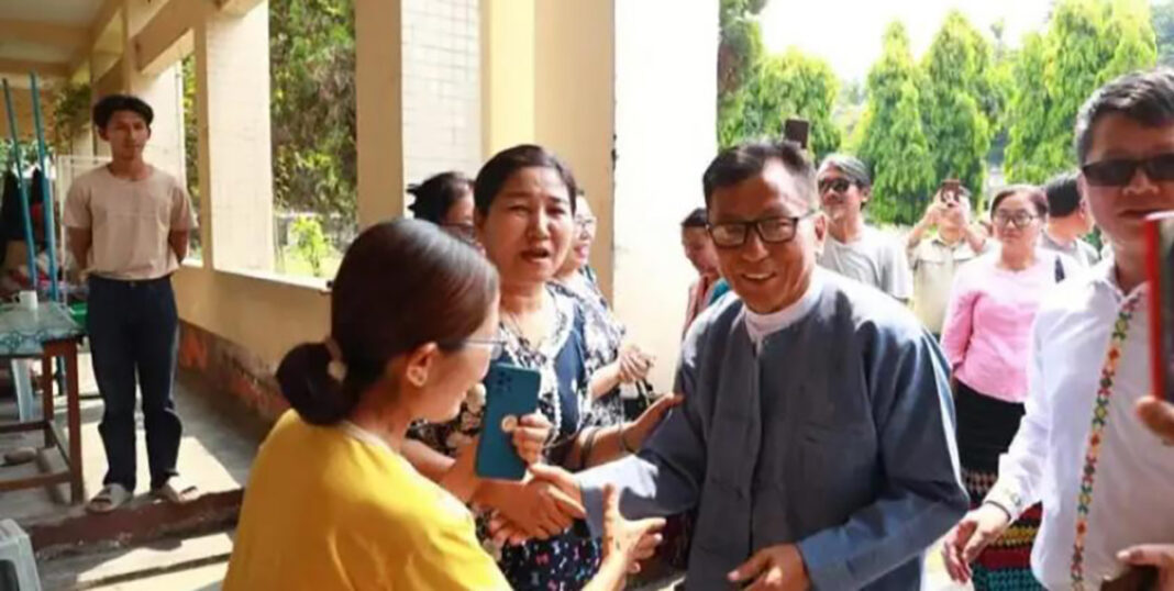 တွၵ်ႊတိူဝ်းၶလမ်ႊသမ်ႊသွမ်ႊ တွၵ်ႊတိူဝ်းၶလမ်ႊသမ်ႊသွမ်ႊ