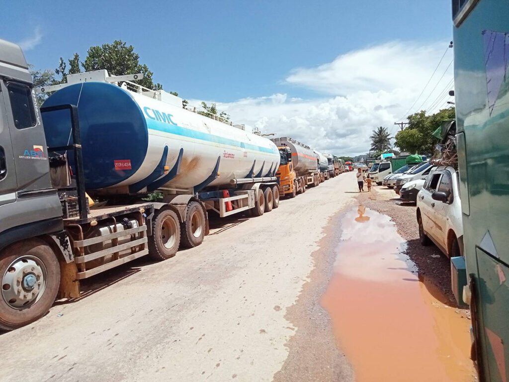 ရူတ်ႉၵႃး ၵိုတ်းၶမ် သီႇပေႃႉ - ၼမ်ႉလၼ်ႈ