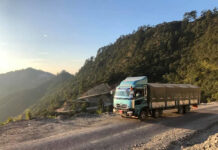 သိုၵ်းမၢၼ်ႈၵူတ်ႇထတ်း ရူတ်ႉၵႃးတေႃႉၶဝ်ႈသၢၼ်/ ၼမ်ႉမၼ်း ၼိူဝ်သဵၼ်ႈတၢင်းတူၼ်ႈတီး – ၵဵင်းတုင် Car