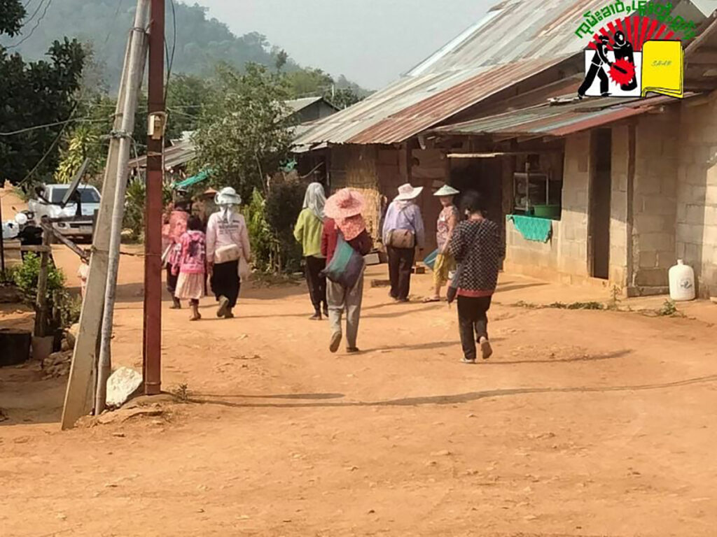 People-at-the-Koung-Jor-Shan-Refugee-Camp