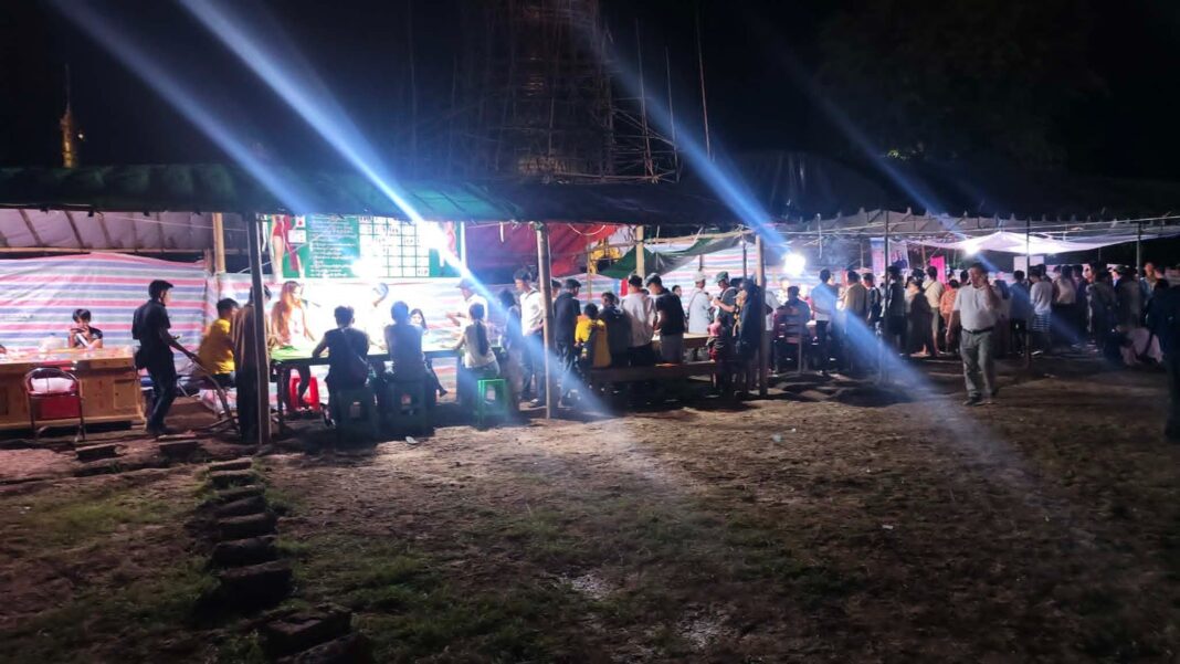 Gambling at Mongnai