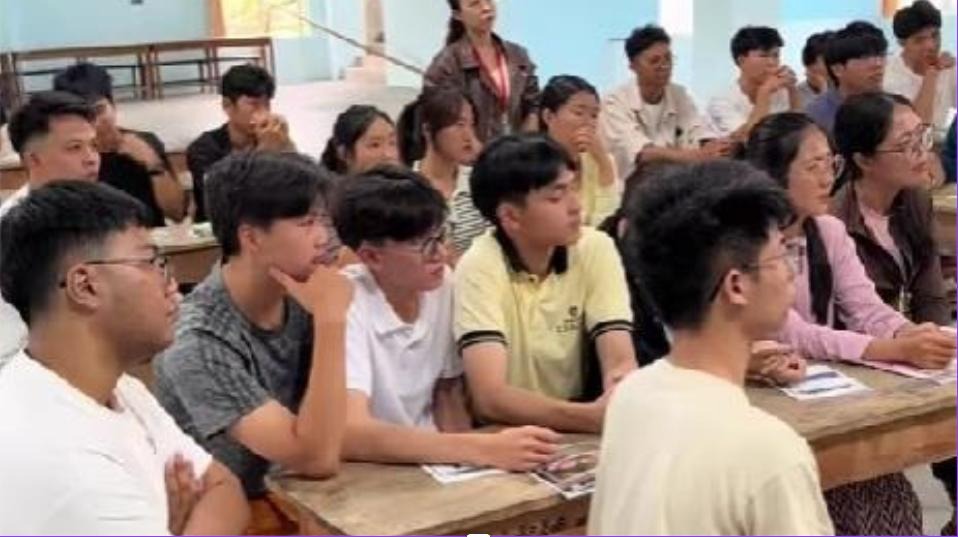 ႁၢင်ႈ - ၵေႃလိၵ်ႈ-ၽိင်ႈတႆး မူႇၸေႊ - ပွၵ်ႉၸၢၼ်း